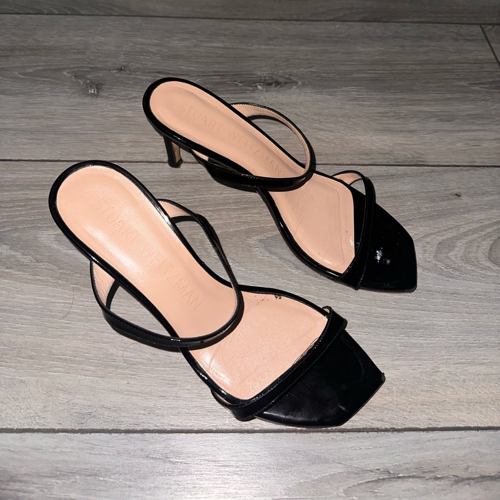 Leather
Slip-on style
Made in Spain
3” heel. Very comfortable. 
Size 7.5